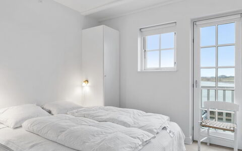 Annete - 20M from the Sea: Soveværelse, Etage, Seng, Sengetøj, Sengetøj, Loft, Sengetøj, Lejlighed, Bed Frame