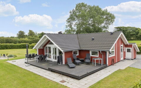 Alexi - 300M from the Sea: Estate, Skygge, Indkørsel, Stuehus