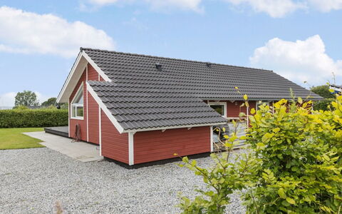 Alexi - 300M from the Sea: Estate, Skygge, Indkørsel, Stuehus