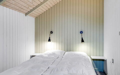 Reinhold - 1.9Km from the Sea: Træ, Gulvbelægning, Soveværelse, Etage, Loft, Indretning, Seng, Sengetøj, Værelse, Sengetøj