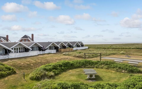 Reinhold - 1.9Km from the Sea: Estate, Skygge, Indkørsel, Stuehus