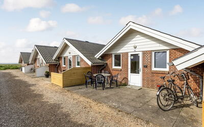 Reinhold - 1.9Km from the Sea