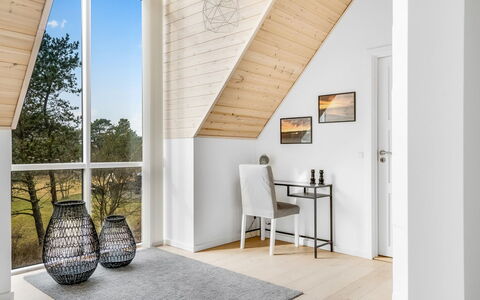 Etly - 246M from the Sea: Gulvbelægning, Indretning, Etage, Trægulve, Træ, Møbel, Loft, Hjem, Laminat Gulv, Belysning