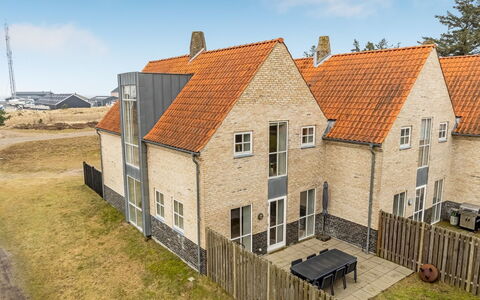 Etly - 246M from the Sea: Træ, Hjem, Veranda, Dæk, Hårdttræ, Tag, Bejdse, Trægulve, Eco Hotel