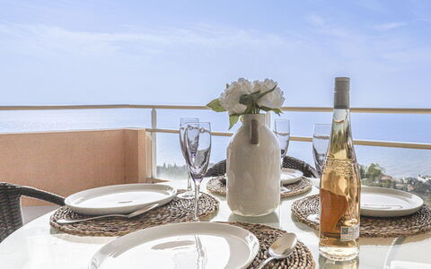 Le Chevalier: Møbel, Stol, Bord, Bordservice, Køkken & Spisebord, Hav, Udendørs Møbler, Restaurant, Serveware, Skygge