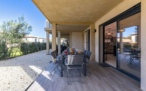 Bonifacio 201: Busk, Hus, Hjem, Stuehus, Sommerhus, Estate, Have, Landscaping, Hacienda