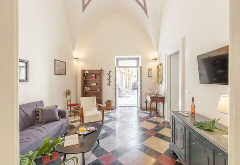 Dimora Storica: Gulvbelægning, Væg, Indretning, Etage, Loft, Værelse, Molding, Billedramme, Stue