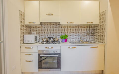 Casa Ettore: Køkken Apparat, Køkken, Større Bandage, Countertop, Cabinetry, Træ, Gulvbelægning, Indretning, Etage, Komfur