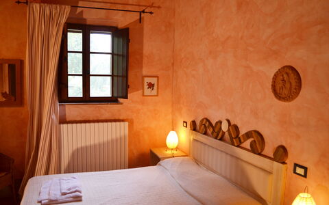 Appartamento Scuderia Del Borgo, Wifi, Perugia: Væg, Indretning, Møbel, Etage, Soveværelse, Loft, Hjem, Værelse, Seng, Sengetøj