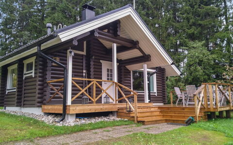 Mäntyrinne: Møbel, Indretning, Gulvbelægning, Etage, Bord, Loft, Køkken & Spisebord, Belysning, Stol, Hjem