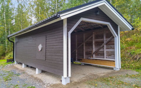 Mäntyrinne: Møbel, Indretning, Gulvbelægning, Etage, Bord, Loft, Køkken & Spisebord, Belysning, Stol, Hjem