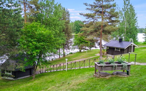 Mäntyrinne: Møbel, Indretning, Gulvbelægning, Etage, Bord, Loft, Køkken & Spisebord, Belysning, Stol, Hjem