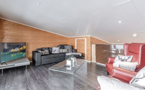 Ellivuori West 1: Træ, Loft, Stue, Vinter, Værelse, Couch, Hårdttræ, Trægulve, Loft