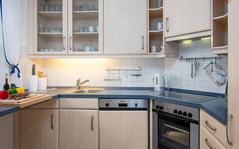 Krebs: Køkken, Køkken Apparat, Countertop, Cabinetry, Større Bandage, Træ, Møbel, Indretning, Husholdningsapparat, Gulvbelægning