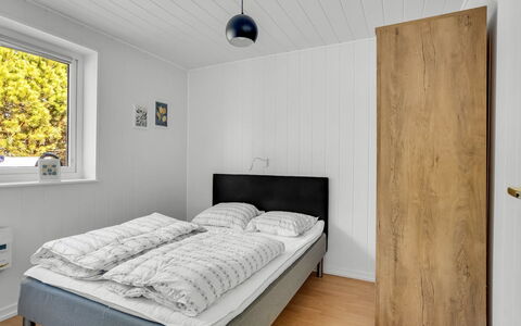 Amdi - 1.3Km from the Sea: Soveværelse, Seng, Træ, Gulvbelægning, Sengetøj, Sengetøj, Etage, Bed Frame, Indretning, Værelse