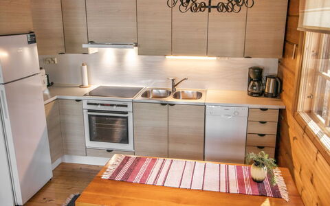 Pirkonlahti: Køkken, Køkken Apparat, Countertop, Større Bandage, Træ, Gulvbelægning, Møbel, Indretning, Køkkenvask, Cabinetry