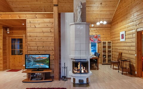 Näsinneito: Møbel, Indretning, Gulvbelægning, Etage, Bord, Loft, Køkken & Spisebord, Belysning, Stol, Hjem