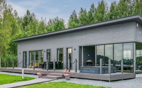 Villa Karhenhelmi: Møbel, Indretning, Gulvbelægning, Etage, Bord, Loft, Køkken & Spisebord, Belysning, Stol, Hjem