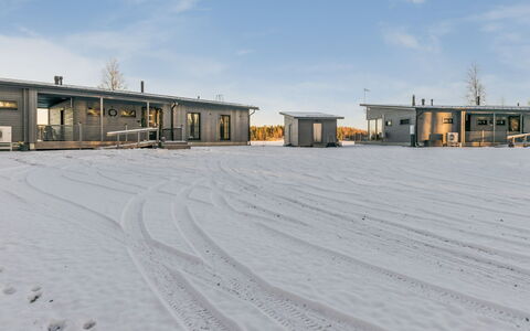 Villa Karhenhelmi: Møbel, Indretning, Gulvbelægning, Etage, Bord, Loft, Køkken & Spisebord, Belysning, Stol, Hjem