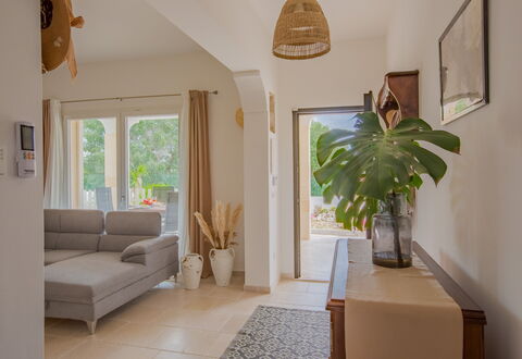 Villa Vera: Møbel, Væg, Indretning, Couch, Træ, Gulvbelægning, Stue, Hjem, Etage, Loft