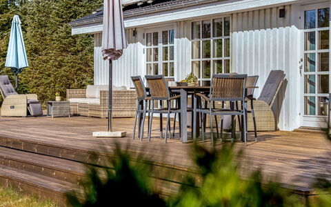 Toska - 3Km from the Sea: Træ, Udendørs Møbler, Møbel, Hjem, Veranda, Dæk, Sommerhus, Udendørs Bord, Hårdttræ, Dør