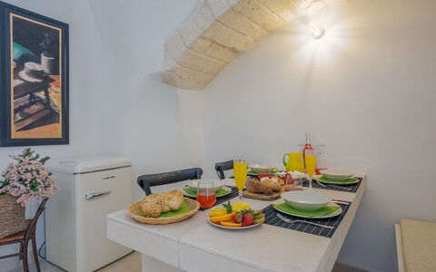 Casa Tosca: Indretning, Møbel, Gulvbelægning, Etage, Værelse, Lejlighed, Loft, Stol, Stueplante, Køkken & Spisebord