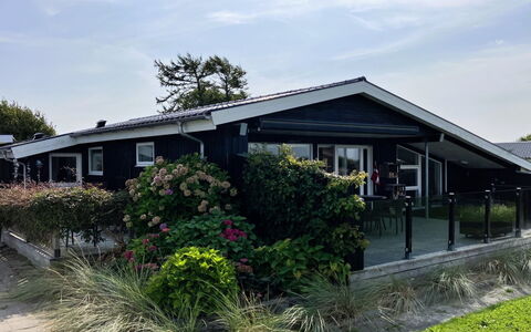 Carlene - 350M from the Sea: Lejlighed, Ejerlejlighed, Estate, Altan, Villa, Hotel