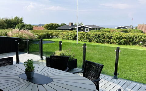 Carlene - 350M from the Sea: Møbel, Udendørs Møbler, Udendørs Bord, Stol, Skygge, Veranda, Dæk, Have, Gårdhave, Lawn