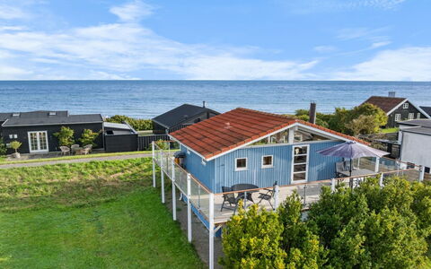 Engelbertine - 30M from the Sea: Hus, Tag, Hjem, Sommerhus, Busk, Bunddække, Estate, Stuehus, Sidespor, Garden Bygninger