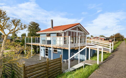 Engelbertine - 30M from the Sea: Hus, Tag, Hjem, Sommerhus, Busk, Bunddække, Estate, Stuehus, Sidespor, Garden Bygninger