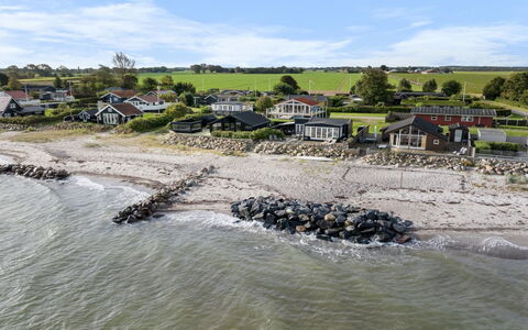 Engelbertine - 30M from the Sea: Hus, Tag, Hjem, Sommerhus, Busk, Bunddække, Estate, Stuehus, Sidespor, Garden Bygninger