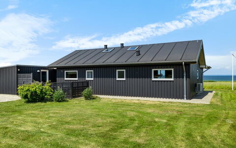 Drusilla - 140M from the Sea: Hus, Tag, Hjem, Sommerhus, Busk, Bunddække, Estate, Stuehus, Sidespor, Garden Bygninger