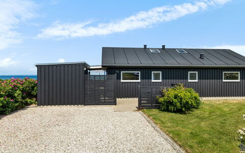 Drusilla - 140M from the Sea: Hus, Tag, Hjem, Sommerhus, Busk, Bunddække, Estate, Stuehus, Sidespor, Garden Bygninger