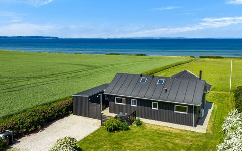 Drusilla - 140M from the Sea: Hus, Tag, Hjem, Sommerhus, Busk, Bunddække, Estate, Stuehus, Sidespor, Garden Bygninger