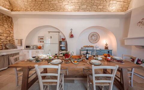 Masseria Le Monache: Møbel, Indretning, Bord, Køkken & Spisebord, Hjem, Stol, Spisestue, Loft, Værelse, Køkken
