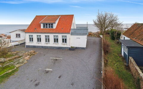 Elsabeth - 50M from the Sea: Estate, Skygge, Indkørsel, Stuehus