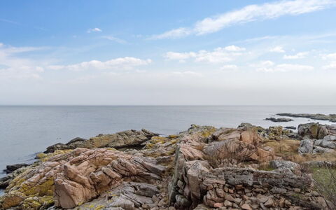 Elsabeth - 50M from the Sea: Blå, Rots, Vand, Kyst, Horisont, Hav, Coastal Og Oceaniske Landskabsformer, Bedrock, Kyst, Økoregion