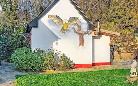 Eagle Nest: Have, Maling, Gård