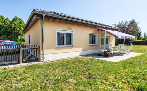 Habichtnest: Hus, Tag, Hjem, Boligområde, Sommerhus, Dør, Estate, Skygge, Veranda, Gård