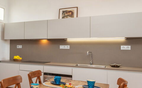Brat Salions: Køkken, Indretning, Countertop, Møbel, Cabinetry, Gulvbelægning, Træ, Køkken Apparat, Loft, Belysning