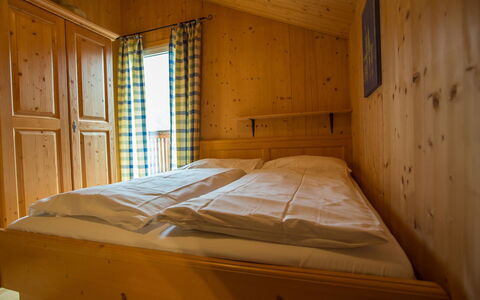 Annaberg - Lungötz 400: Træ, Soveværelse, Hårdttræ, Bejdse, Sommerhus, Seng, Bjælkehytte, Sengetøj, Planke, Sengetøj