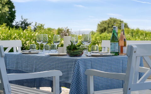 Devis - 75M from the Sea: Hvid, Nummer