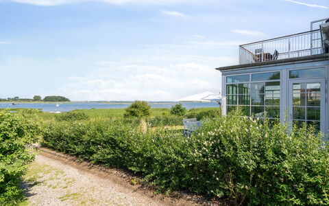 Devis - 75M from the Sea: Hvid, Nummer