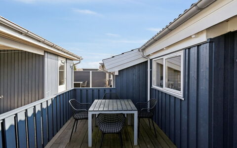 Annegret - 200M from the Sea: Estate, Skygge, Indkørsel, Stuehus