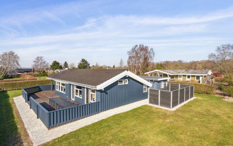 Annegret - 200M from the Sea: Estate, Skygge, Indkørsel, Stuehus
