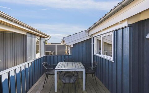 Annegret - 200M from the Sea: Møbel, Bord, Udendørs Møbler, Udendørs Bord, Stol, Bejdse, Skygge, Backyard, Sommerhus, Køkken & Spisebord