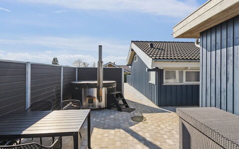 Annegret - 200M from the Sea: Møbel, Bord, Udendørs Møbler, Udendørs Bord, Stol, Bejdse, Skygge, Backyard, Sommerhus, Køkken & Spisebord