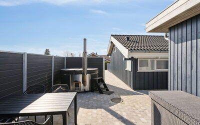Annegret - 200M from the Sea