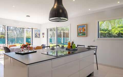 Keryanne: Køkken, Countertop, Møbel, Køkken Apparat, Indretning, Gulvbelægning, Cabinetry, Større Bandage, Hjem, Loft