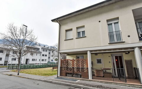Sedini Flat: Udendørs Møbler, Svømmepøl, Udvej, Liggestol, Fritid, Skygge, Ferie, Ferieby, Paraply